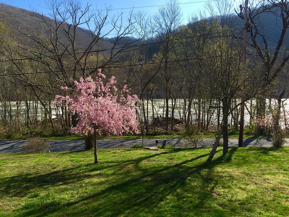 2nd image of 977 New River Rd