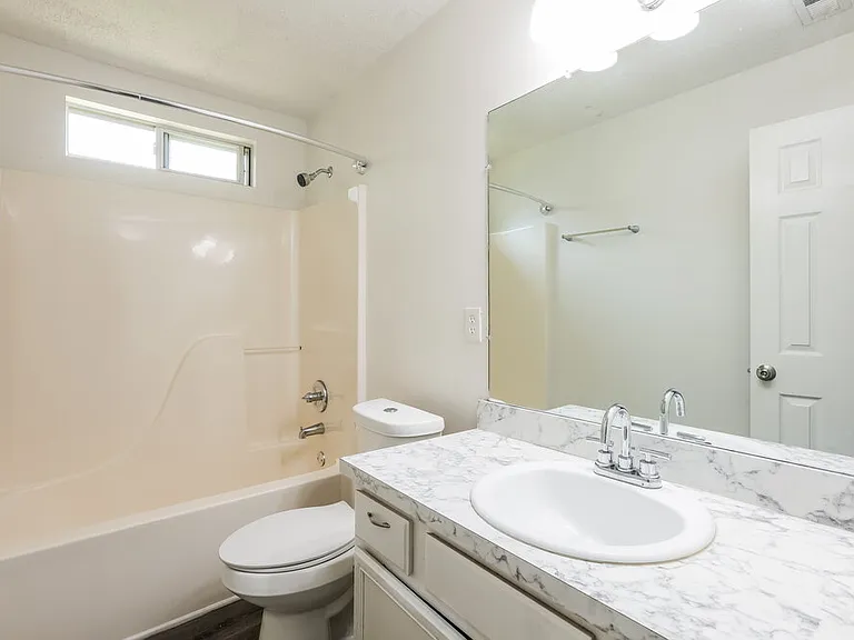 1310 Waterton Trl — Photo 10