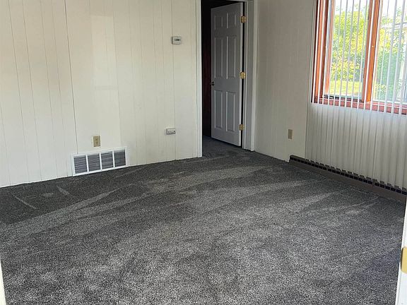 3rd image of 215 Walnut Ave