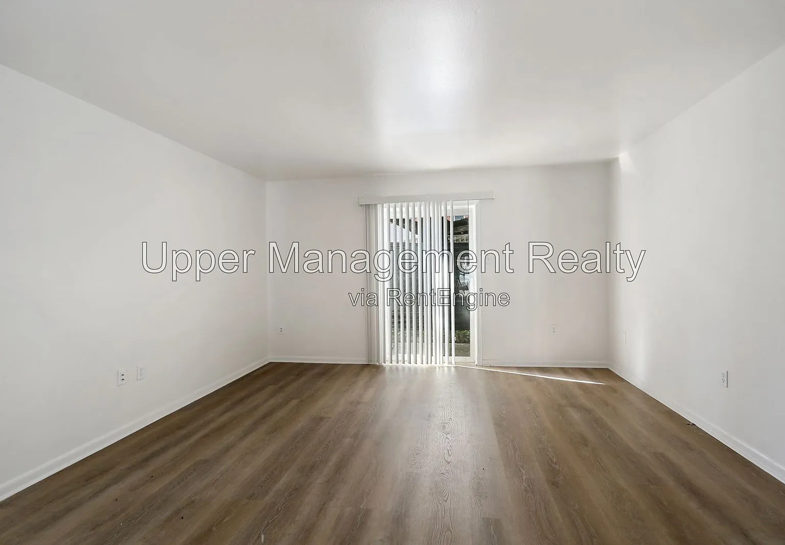 2 bed, 1.5 bath, 930 sqft, $1,675 — Photo 3