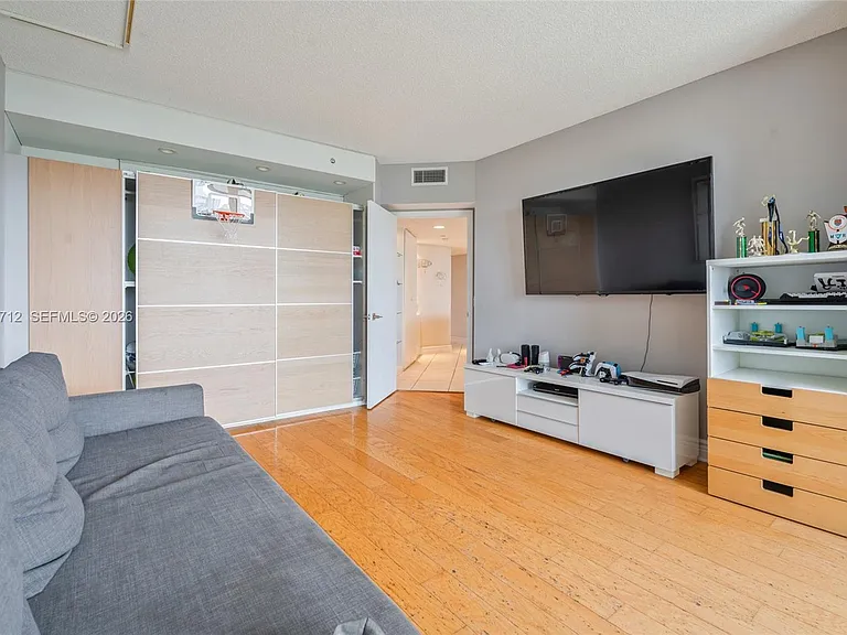 21205 Yacht Club Dr #805 — Photo 14