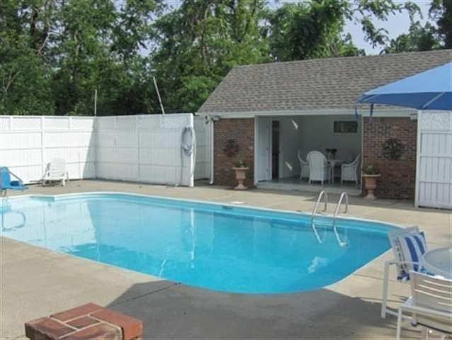 2nd image of 5775 Blandville Rd