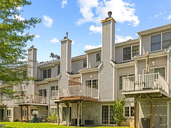 5th image of 103 Emily Pl