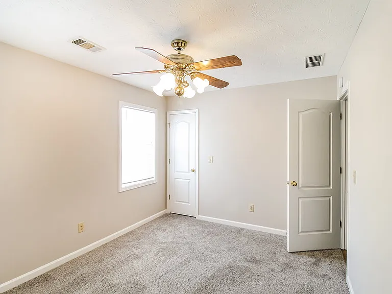 2915 Emerson Lake Dr — Photo 21