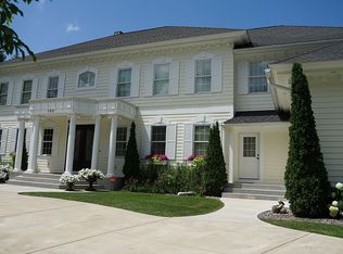 195 Lakeview Ln S, Wayzata, MN 55391