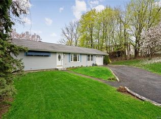 5 Magnolia Ln, Poughkeepsie, NY 12601