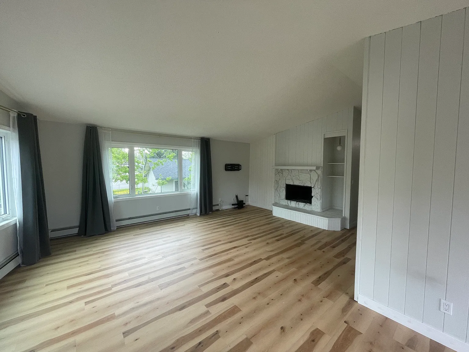 3 bed, 1345 sqft, $2,450 — Photo 4