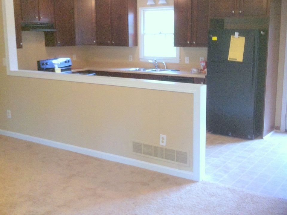 ppliances and kitchen cabinets