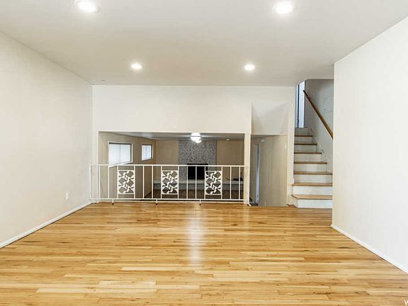 3rd image of 4669 S Hemlock Dr