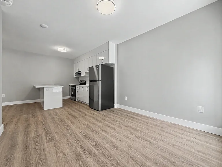 199 Pine St #2 — Photo 1