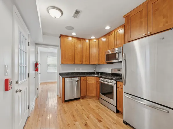 1825 Willington St, Philadelphia, PA 19121