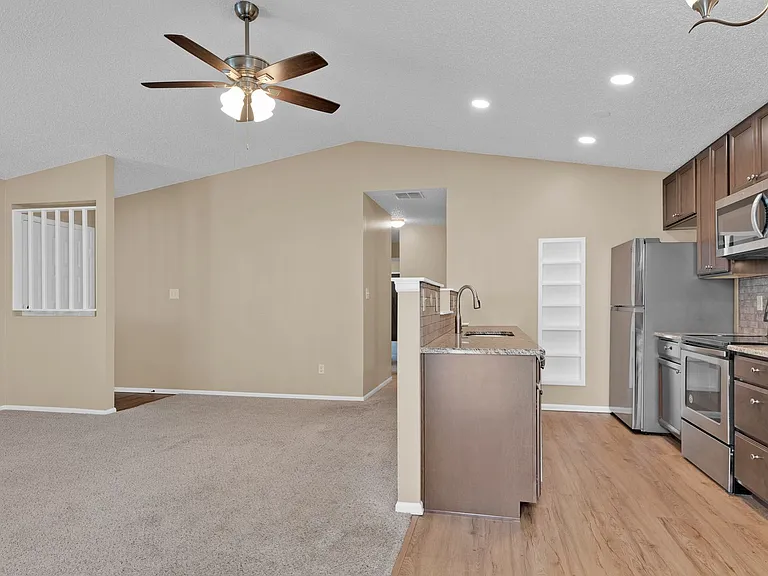 4618 Excalibur Ct — Photo 21