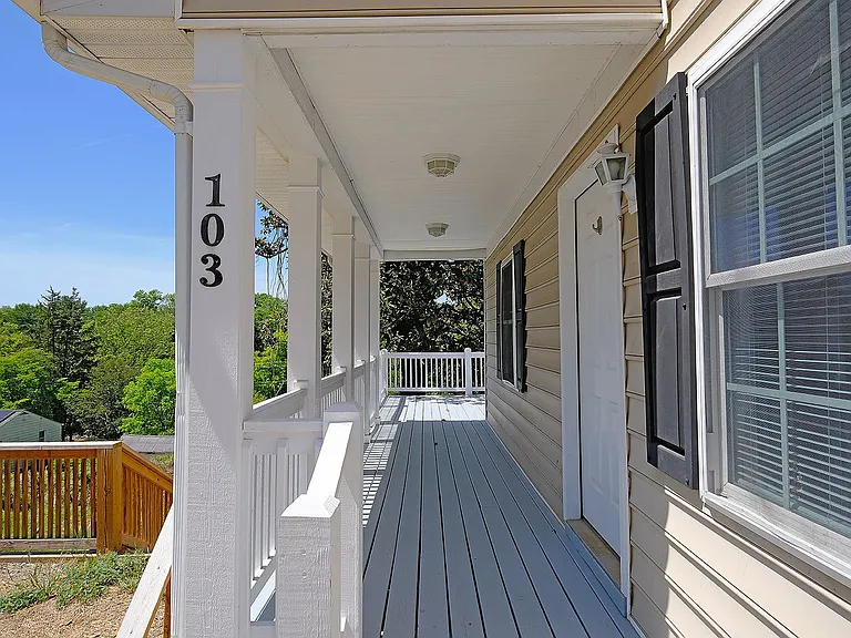 103 Linden St — Photo 2