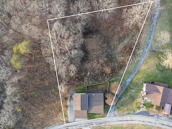 4th image of 111 Cedar Hills Rd