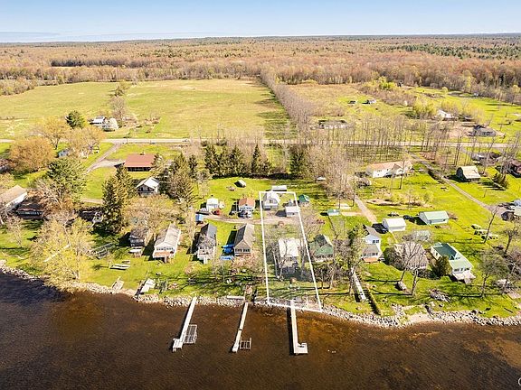 5th image of 28 Hickory Point Rd