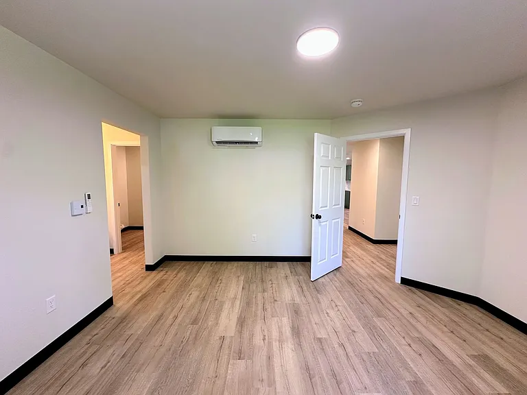 1201-1203 Atrium Ct — Photo 14