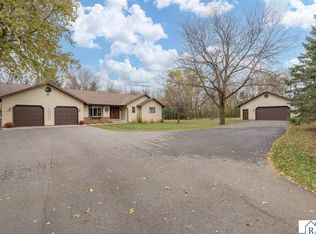 35 Taza Dr, Mankato, MN 56001