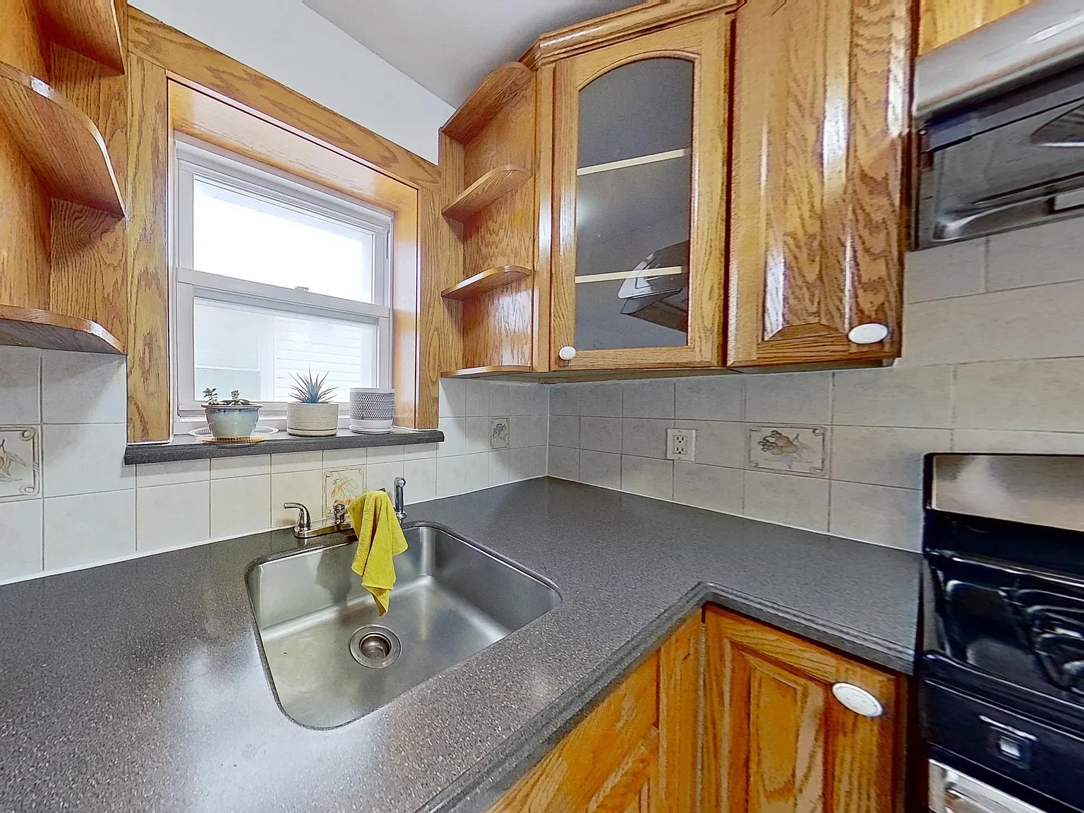 3 bed, 1200 sqft, $3,100 — Photo 3
