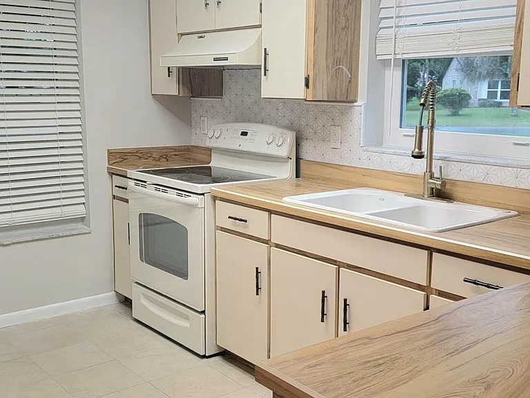 107 Deer Lake Cir — Photo 10