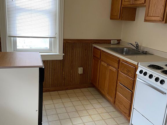 Kitchen with dishwasher