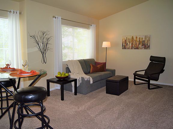 Great Natural Light & Vaults