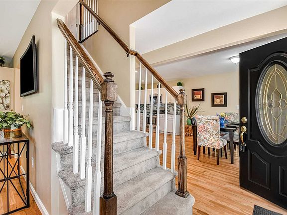 3rd image of 10 Jayne Ave