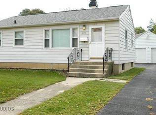 570 N Crystal Ave, Elgin, IL 60123