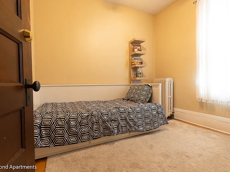 617 University Ave SE #REDMOND APARTMENTS — Photo 10