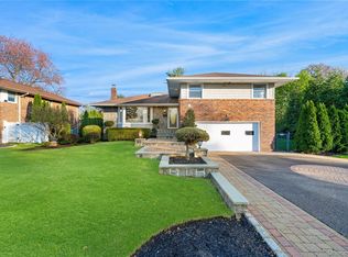 49 Canterbury Road, Woodbury, NY 11797