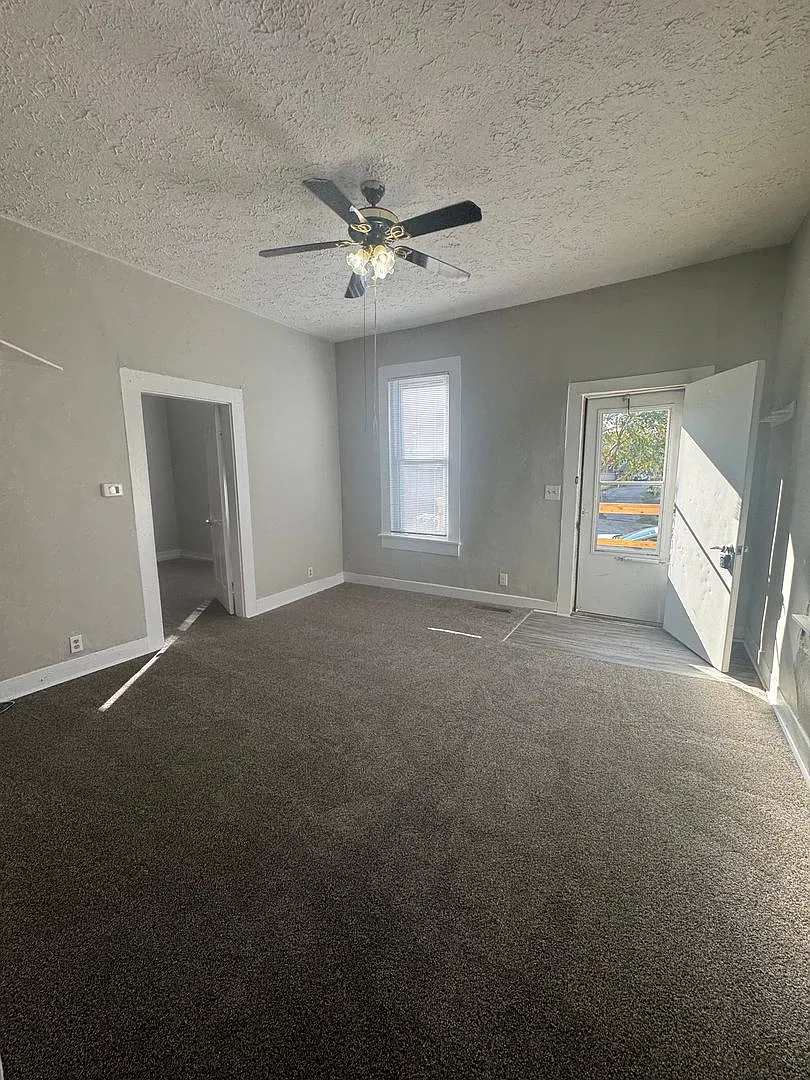 914-918 Roberts Street — Photo 1