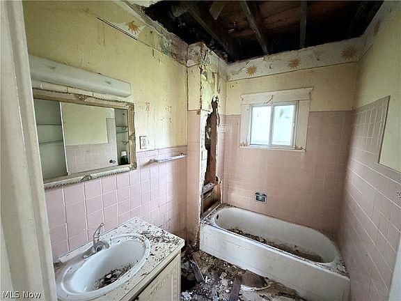 4th image of 13508 Mann Ave
