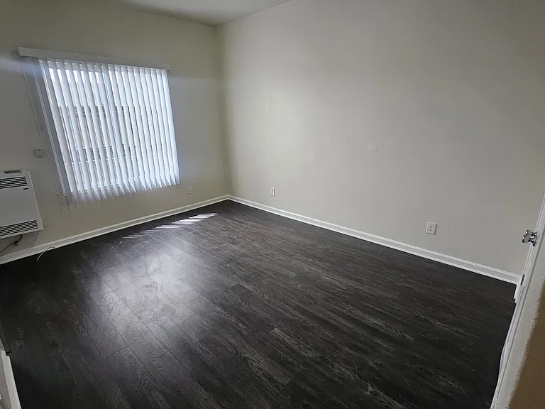 743 S Burlington Ave #6 — Photo 4