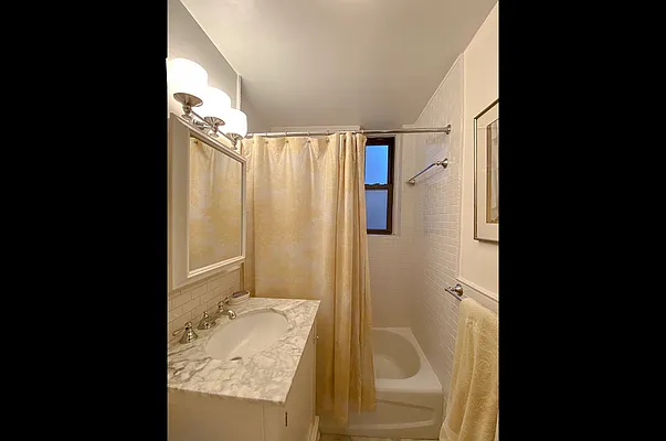 Rented by Coldwell Banker Warburg | media 13