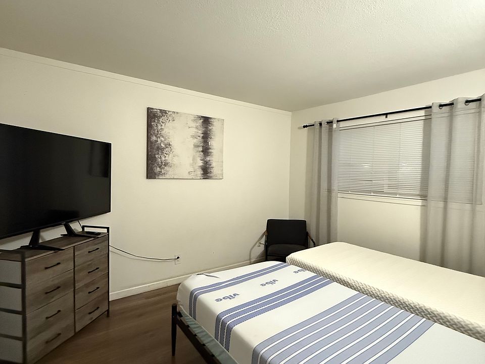2 single beds