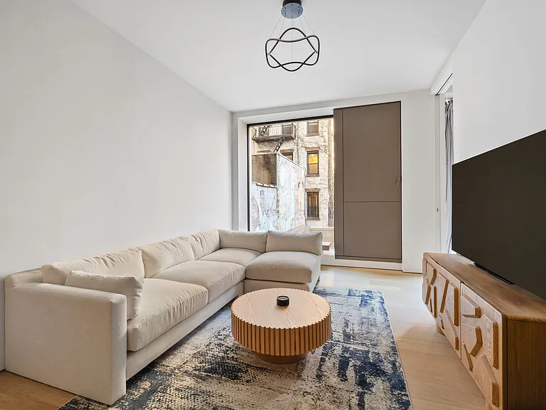 251 W 14th St #2B — Photo 4