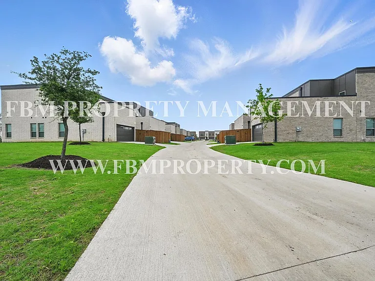 2128 Layla Dr — Photo 8