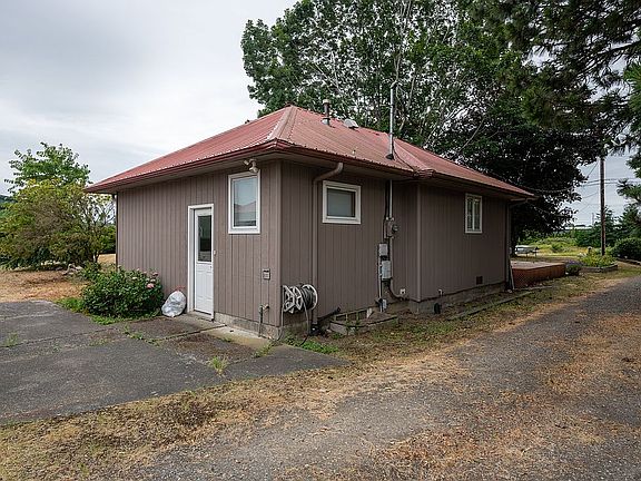 5th image of 5040 Pacific Hwy