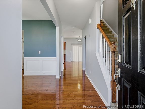 5th image of 14 Hallow Oak St