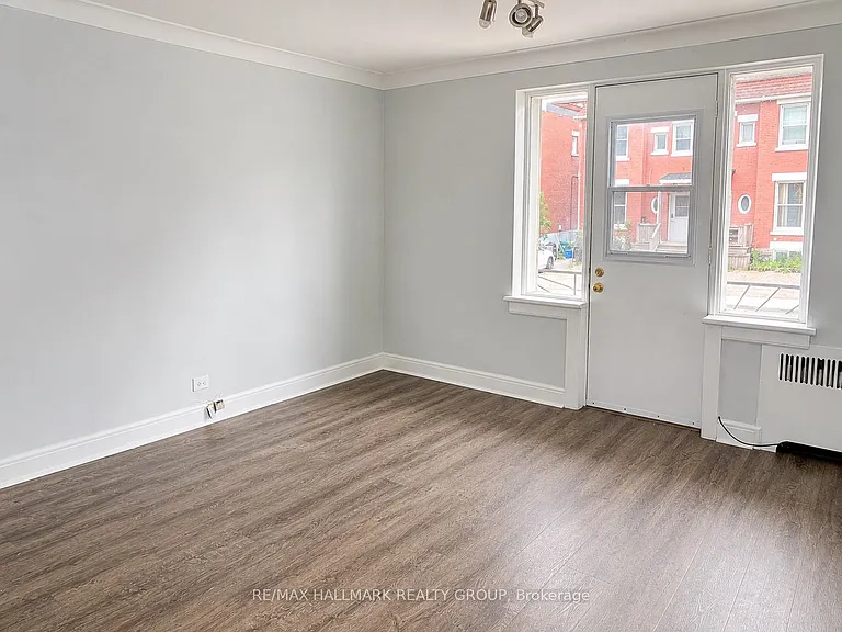 20 Charlotte St #2 — Photo 6
