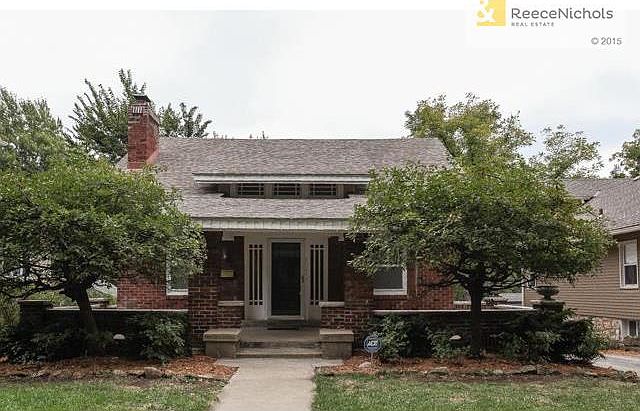 Brookside charmer just an eight minute walk from the grocery store!