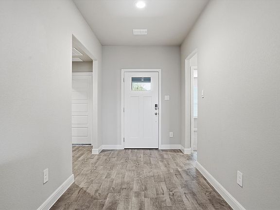 4th image of 4028 Cornerstone Cir
