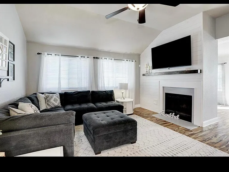 4508 Stonebridge Dr — Photo 3