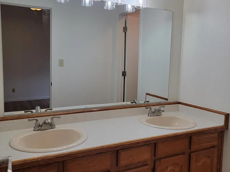 9689 N Donegal Pl — Photo 14