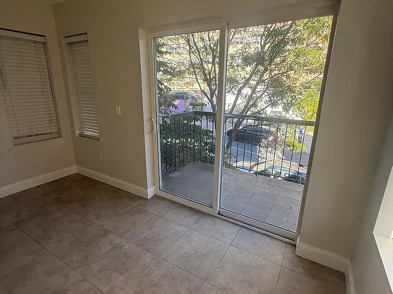 Montgomery Ave — Photo 14