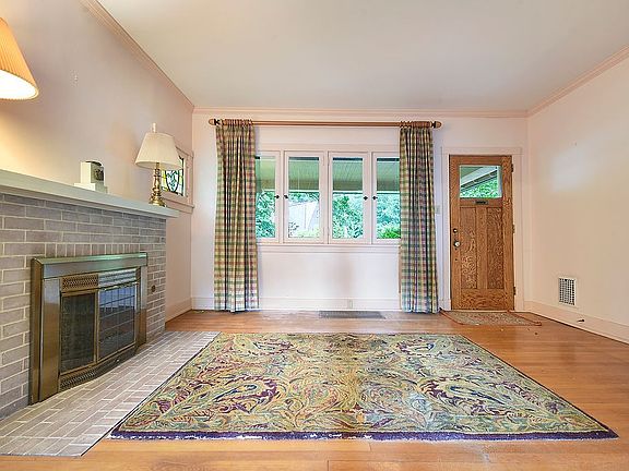 3rd image of 206 Woodside Rd