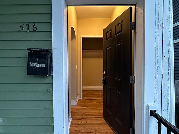 2nd image of 574 West Ave #Lwr4