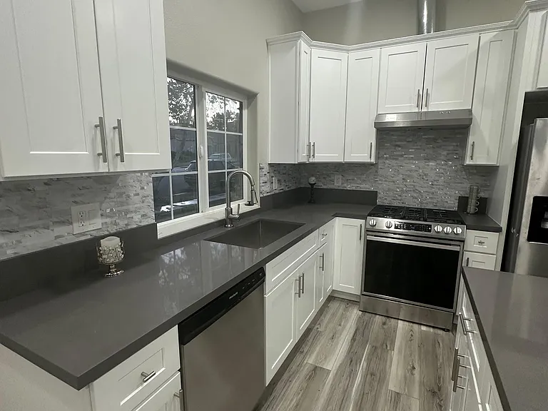 1710 Golden Way #B — Photo 8