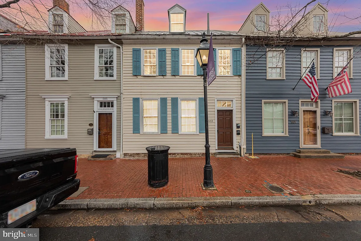 Building Photo - 503 Caroline St #1