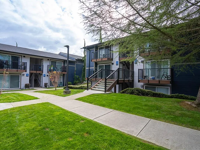 Northern Lights Apartments — Photo 27