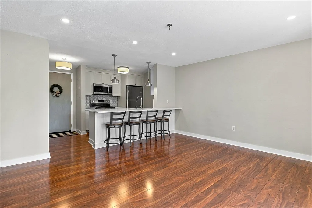 1 bed, 660 sqft, $1,899 — Photo 4